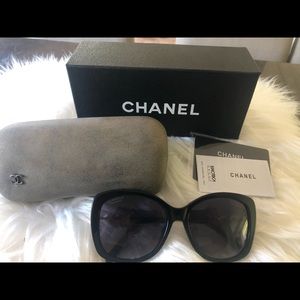 10/10 Condition! Chanel pearl butterfly sunglasses